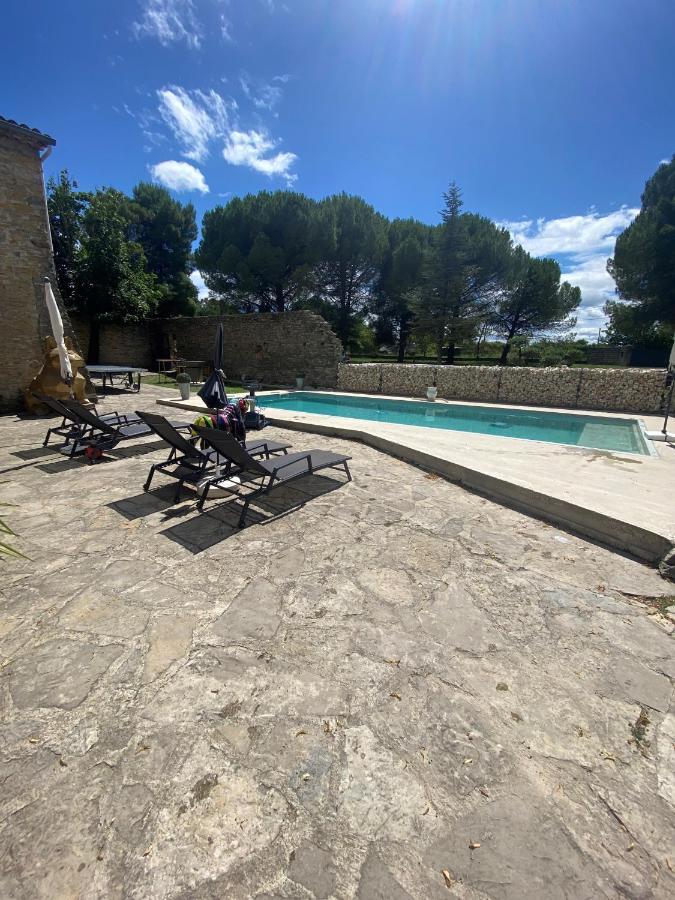 Apartamento Logis Dans Ancien Relais De Poste Saint Julien Les Rosiers Exterior foto